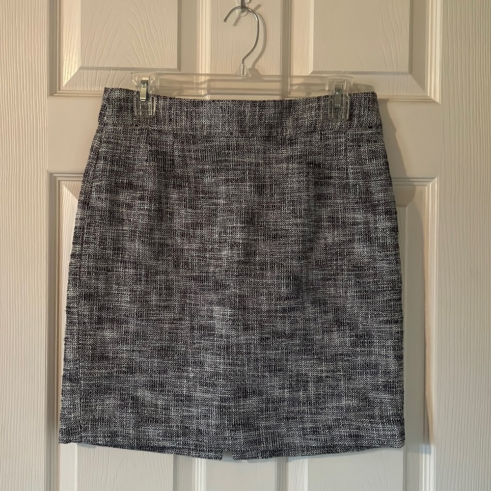 Banana Republic pencil Skirt - size 6